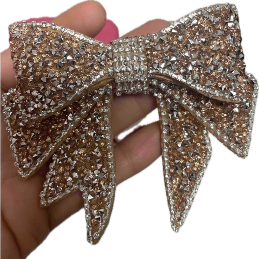 🎀 Bow Tie Pin 🎀 - Picture 2 of 3
